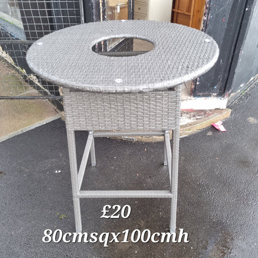 Rattan bar table ( No glass )  🌟 Free delivery in Leicester 🌟