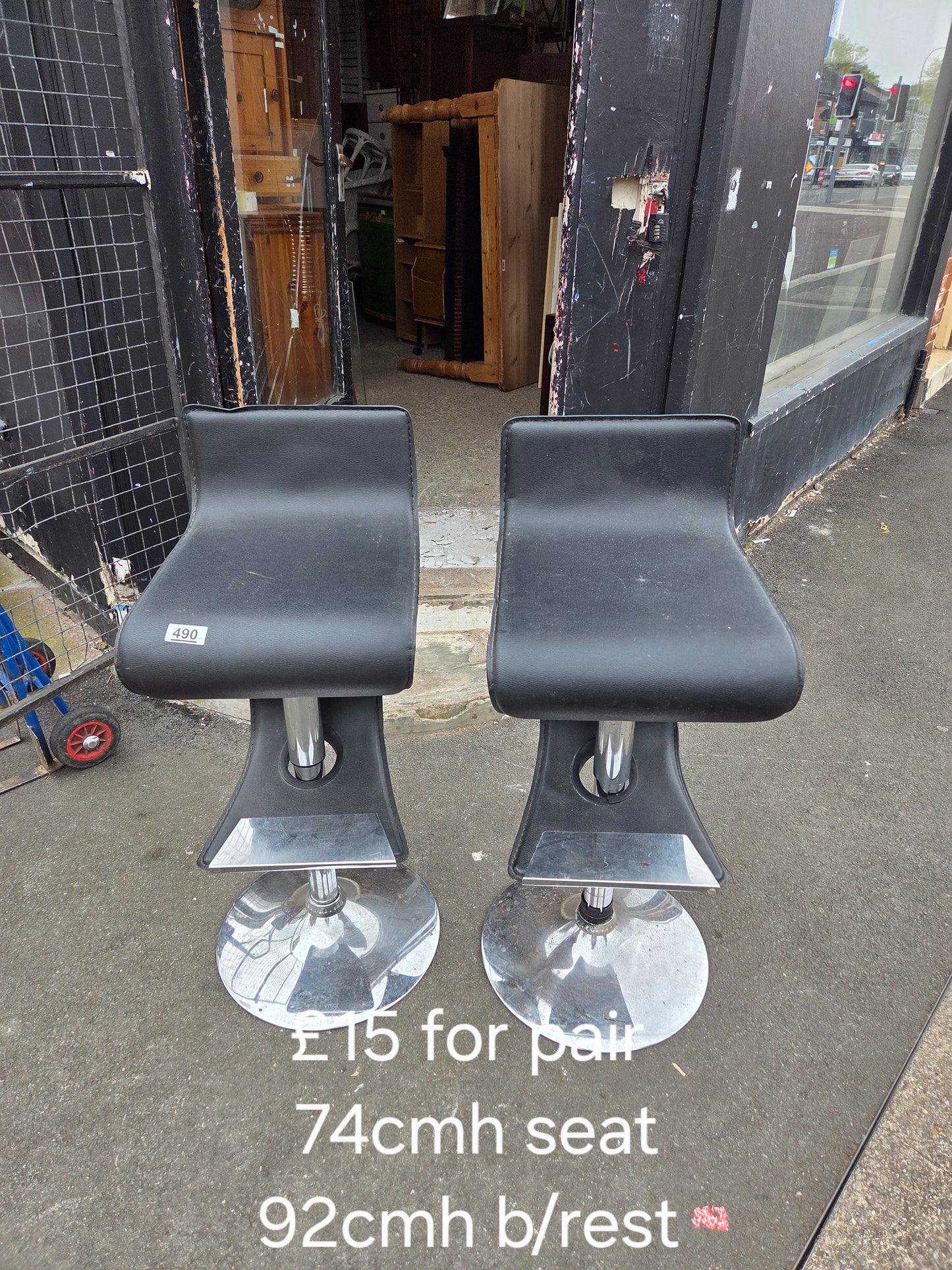 2 bar stools š Free delivery in Leicester š