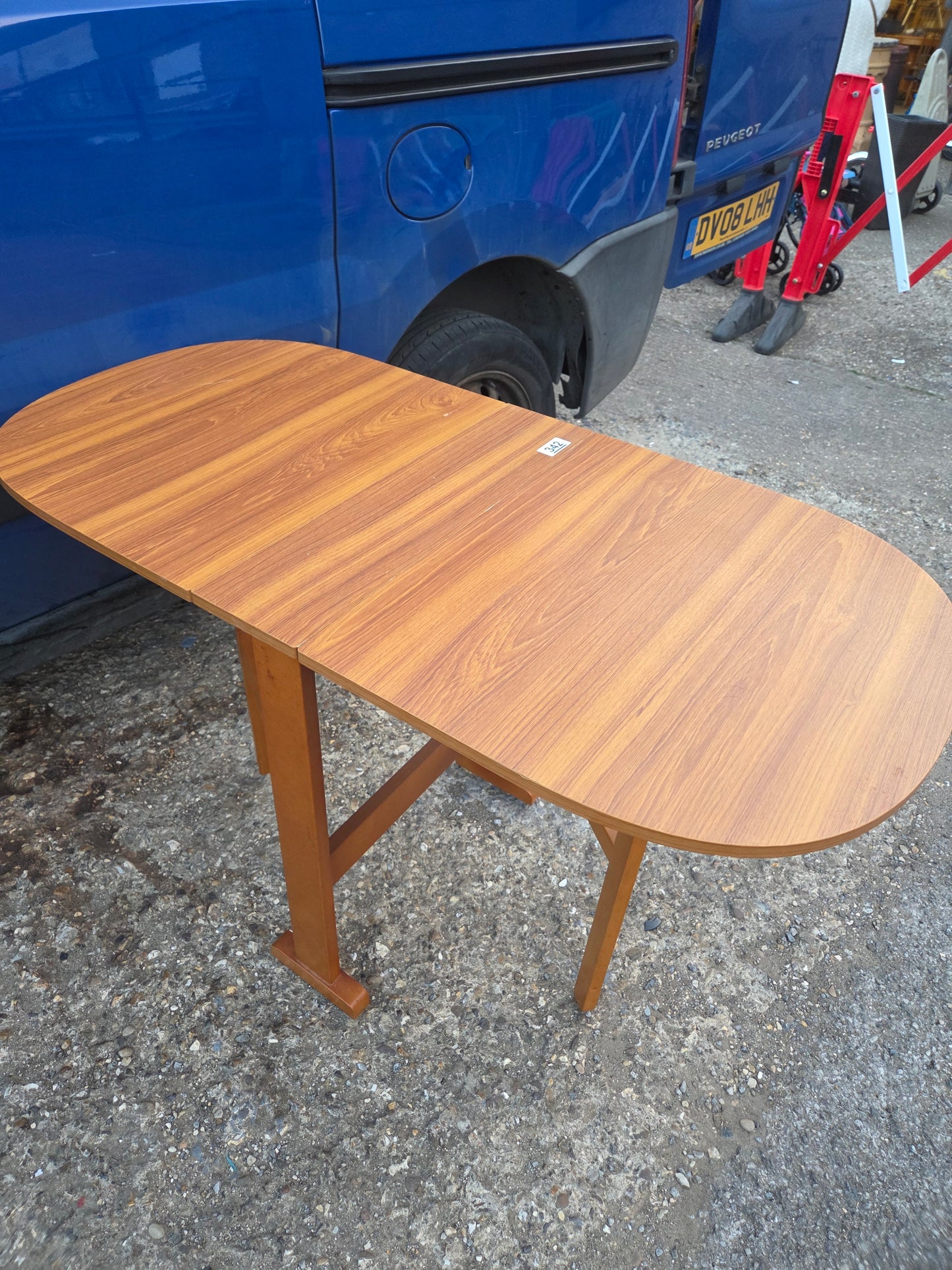 Butterfly table š Free delivery in Leicester š