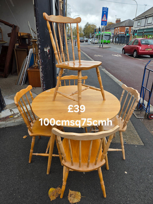 Dining table and 5 chairs 🌟 Free delivery in Leicester 🌟