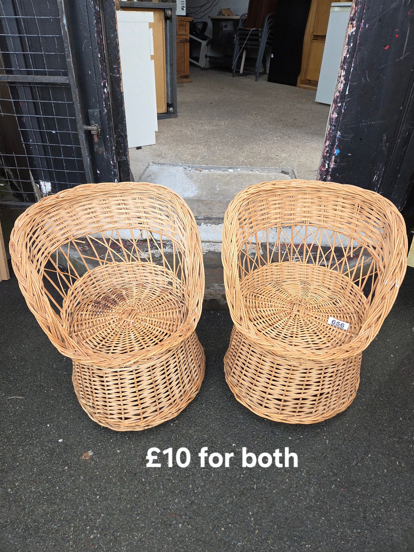 2 small wicker chairs π Free delivery in Leicester π