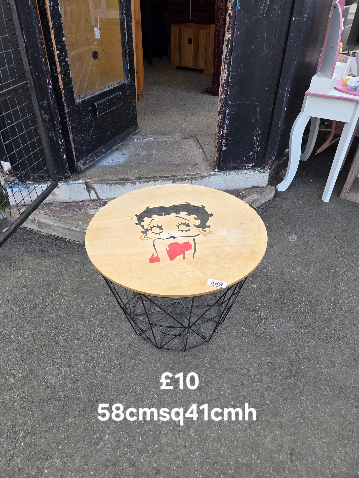 Betty boo table ๐ Free delivery in Leicester ๐