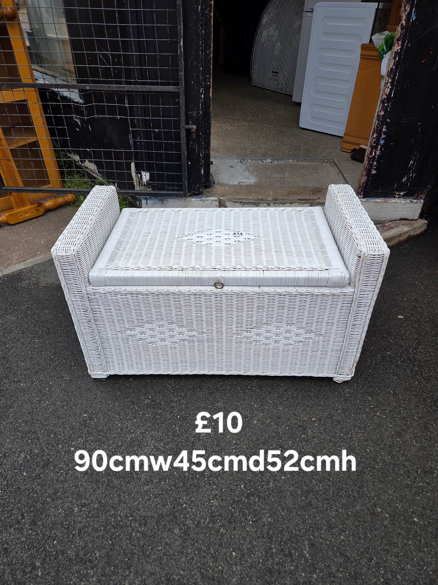 Wicker storage seat ๐ Free delivery in Leicester ๐