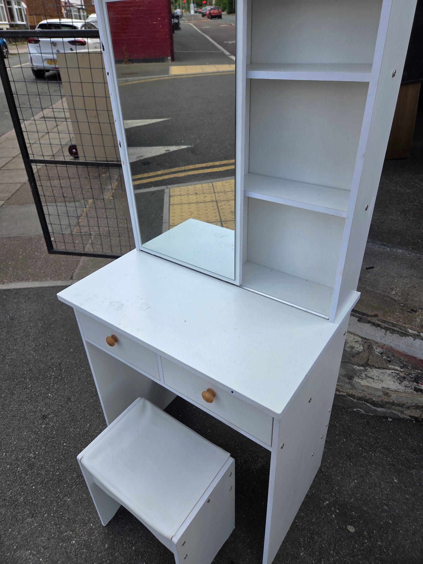 Dressing table and stool ๐ Free delivery in Leicester ๐