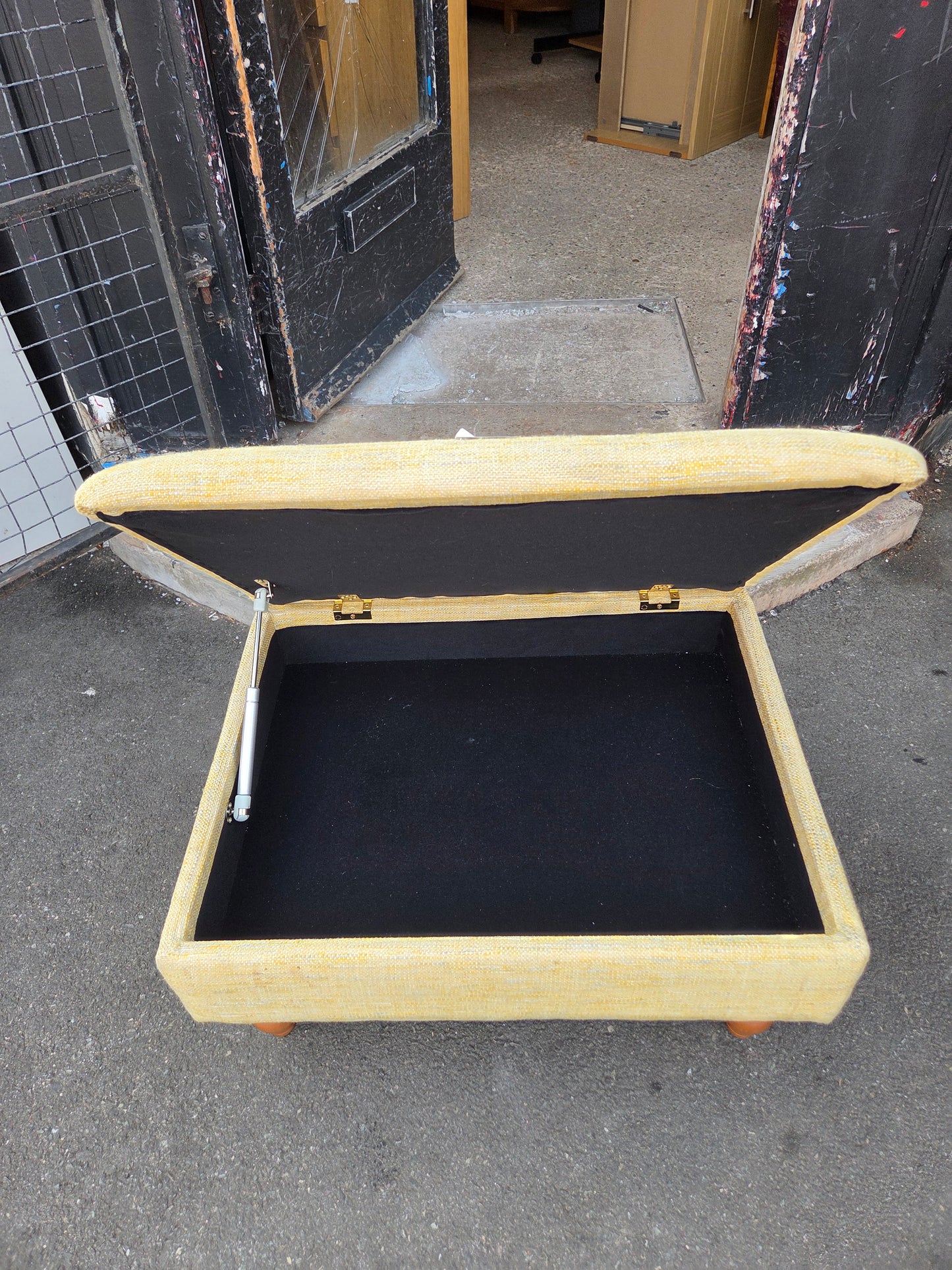 Storage foot stool π Free delivery in Leicester π
