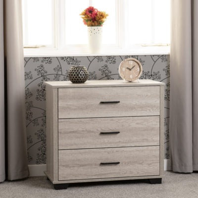 Oliver 3 Drawer Chest
Light Oak Effect