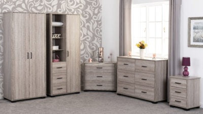 Oliver 3 Drawer Chest
Light Oak Effect