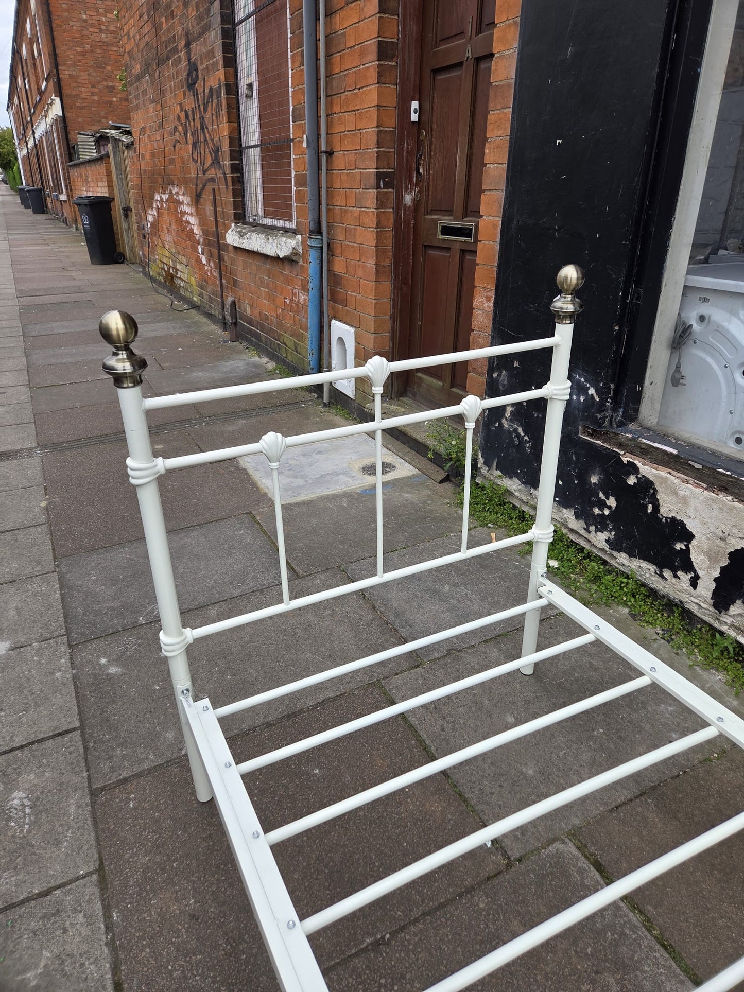 single metal bed frame š Free delivery in Leicester š