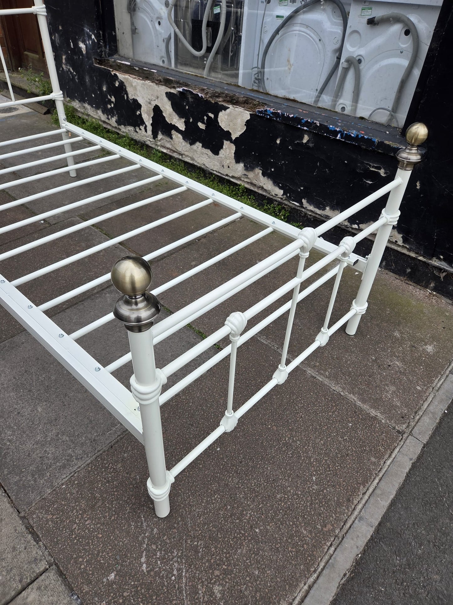 single metal bed frame š Free delivery in Leicester š