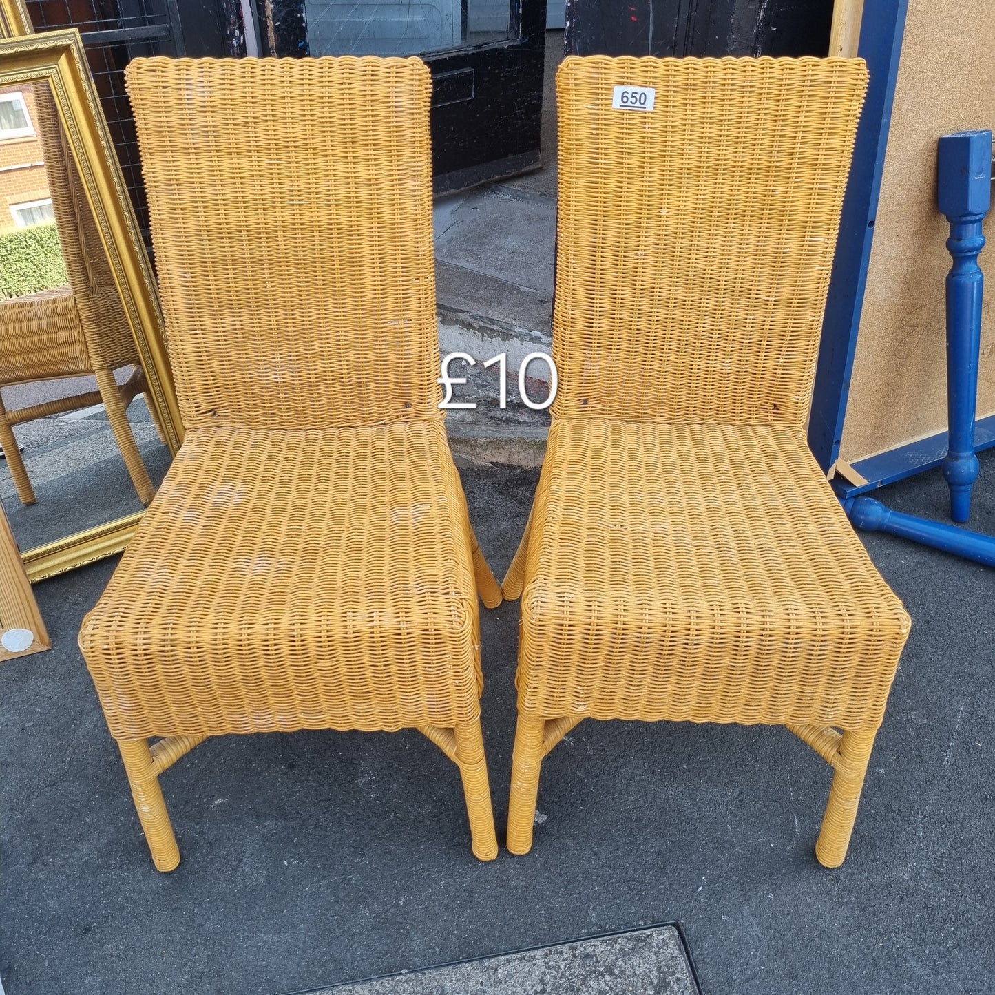 2 wicker chairs š Free delivery in Leicester š