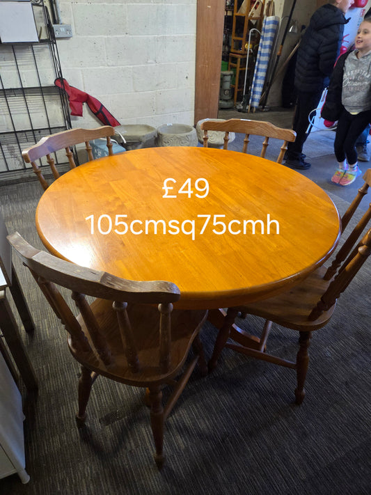 Dining table and 4 chairs 🌟 Free delivery in Leicester 🌟
