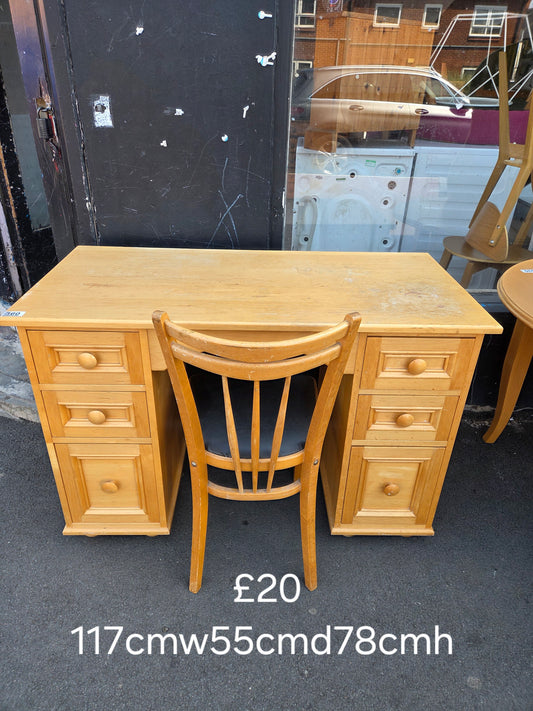 Desk & chair 🌟 Free delivery in Leicester 🌟