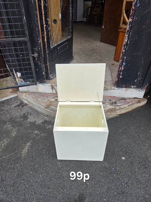 Storage box