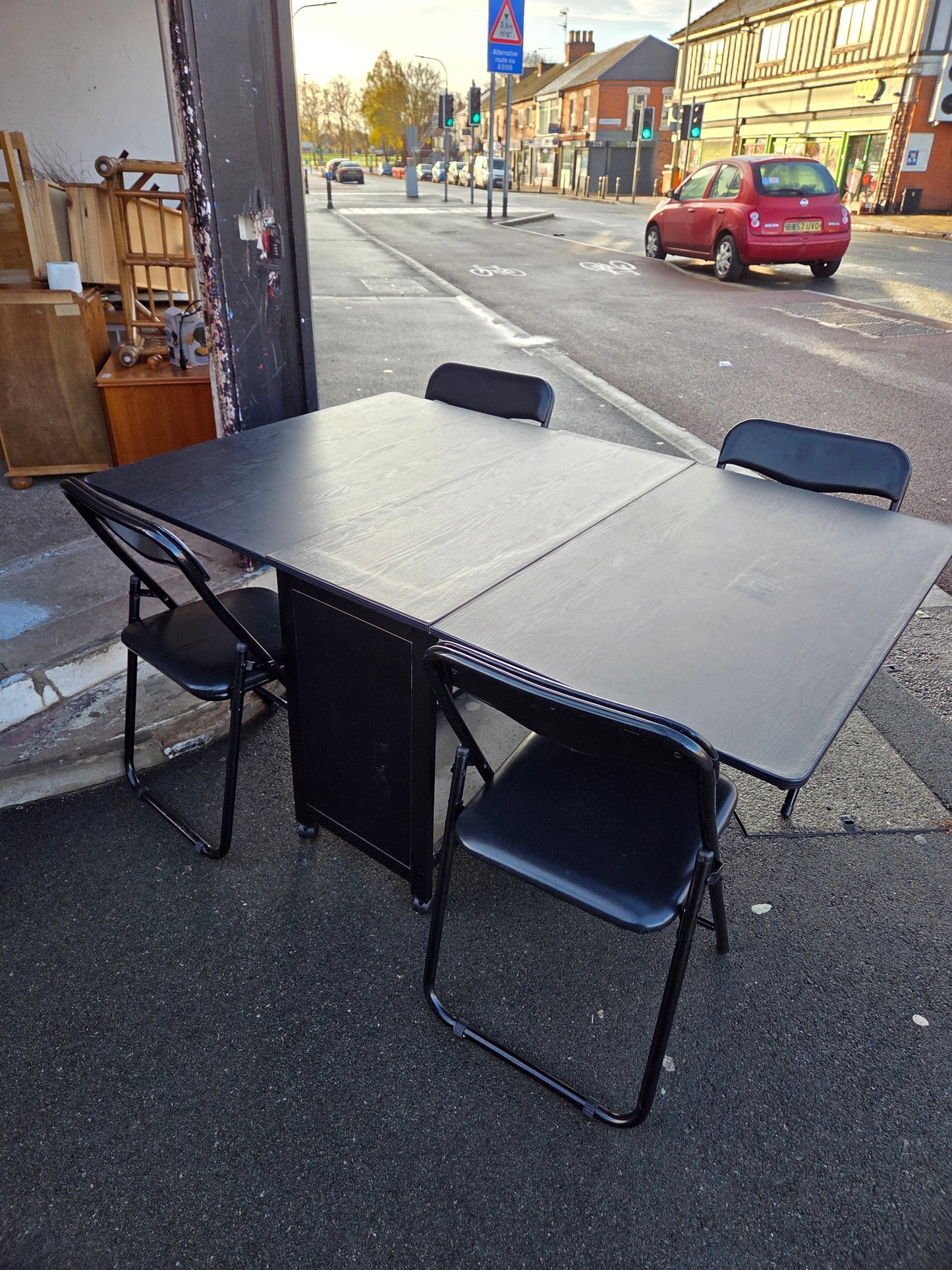 Foldaway table and 4 chairs 🌟 Free delivery in Leicester 🌟