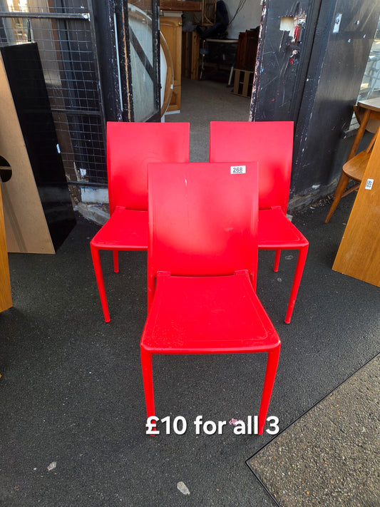 3 red plastic chairs 🌟 Free delivery in Leicester 🌟