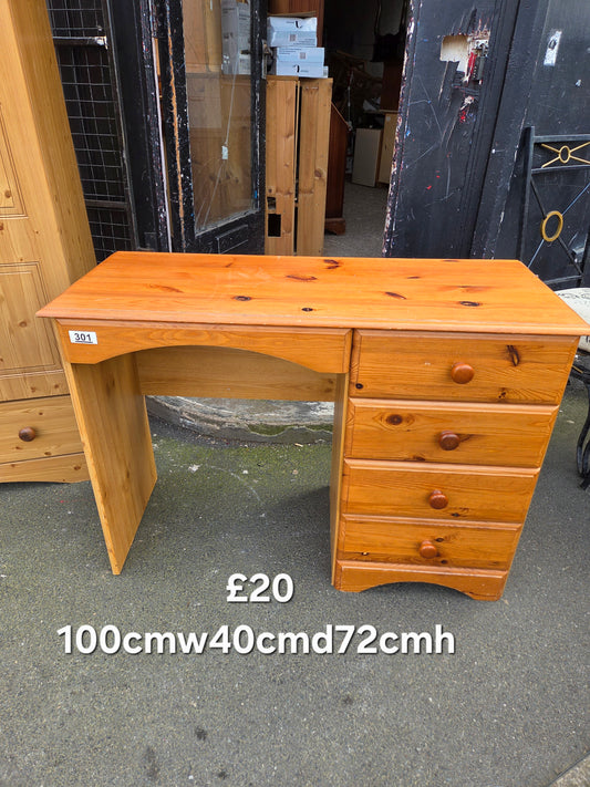 Pine desk 🌟 Free delivery in Leicester 🌟