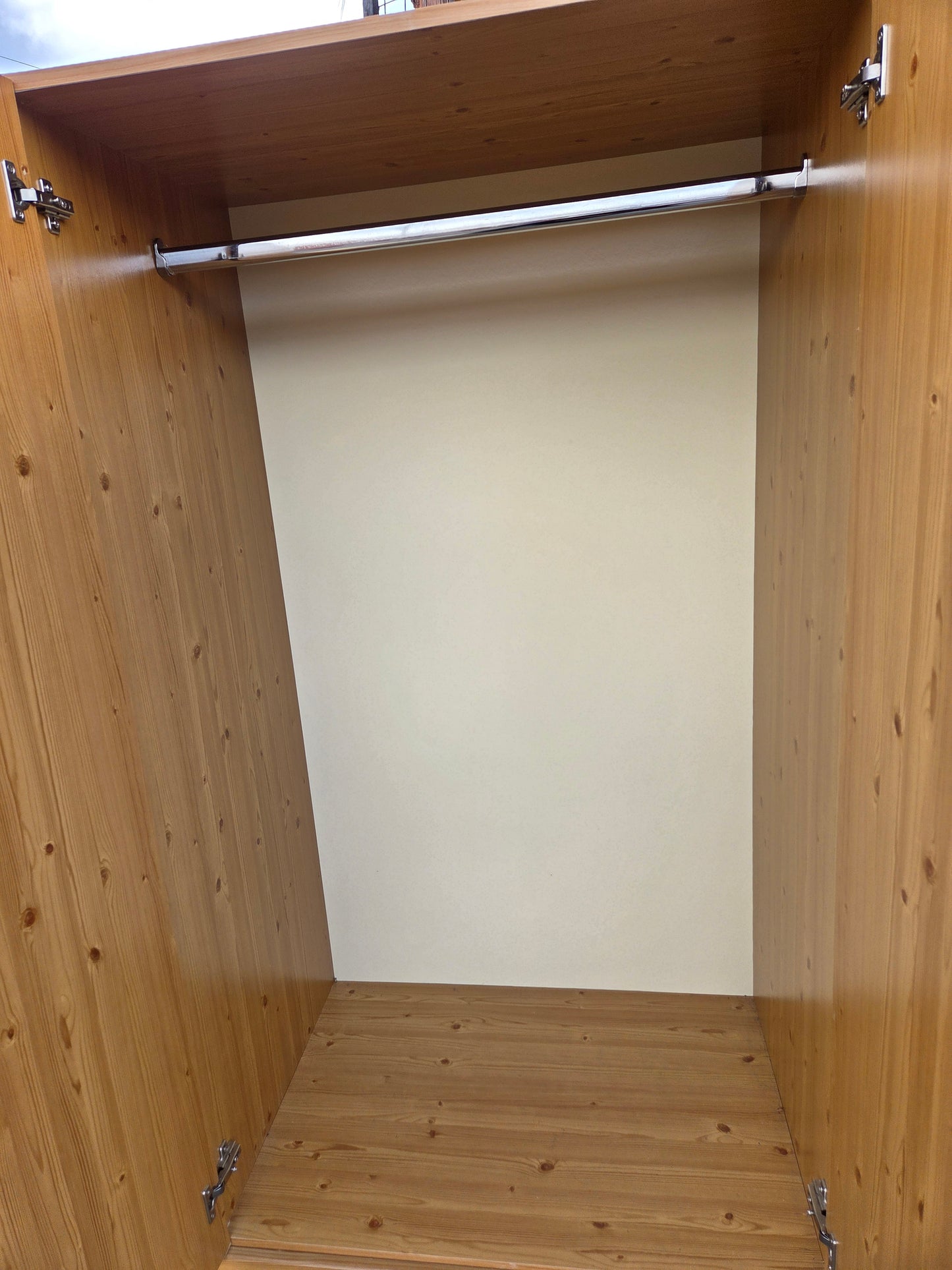 Wardrobe 🌟 Free delivery in Leicester 🌟