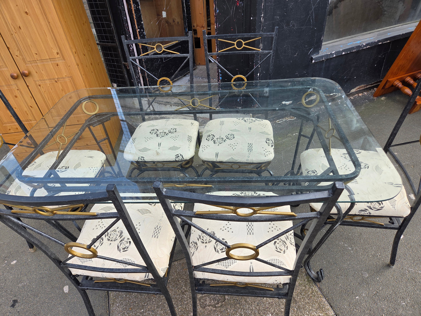 Dining table and 6 chairs 🌟 Free delivery in Leicester 🌟