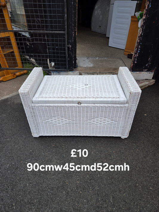 Wicker storage seat 🌟 Free delivery in Leicester 🌟