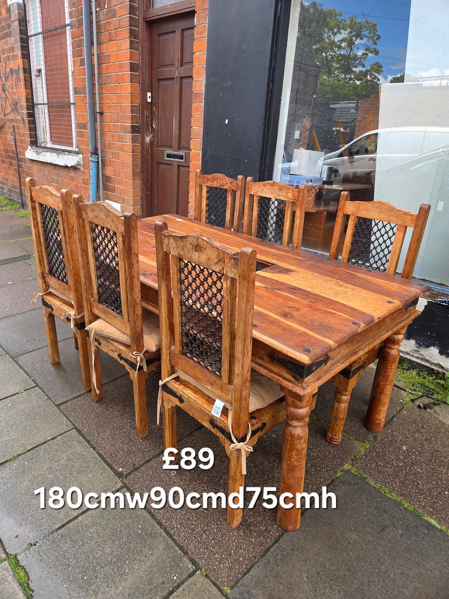 Dining table and 6 chairs 🌟 Free delivery in Leicester 🌟