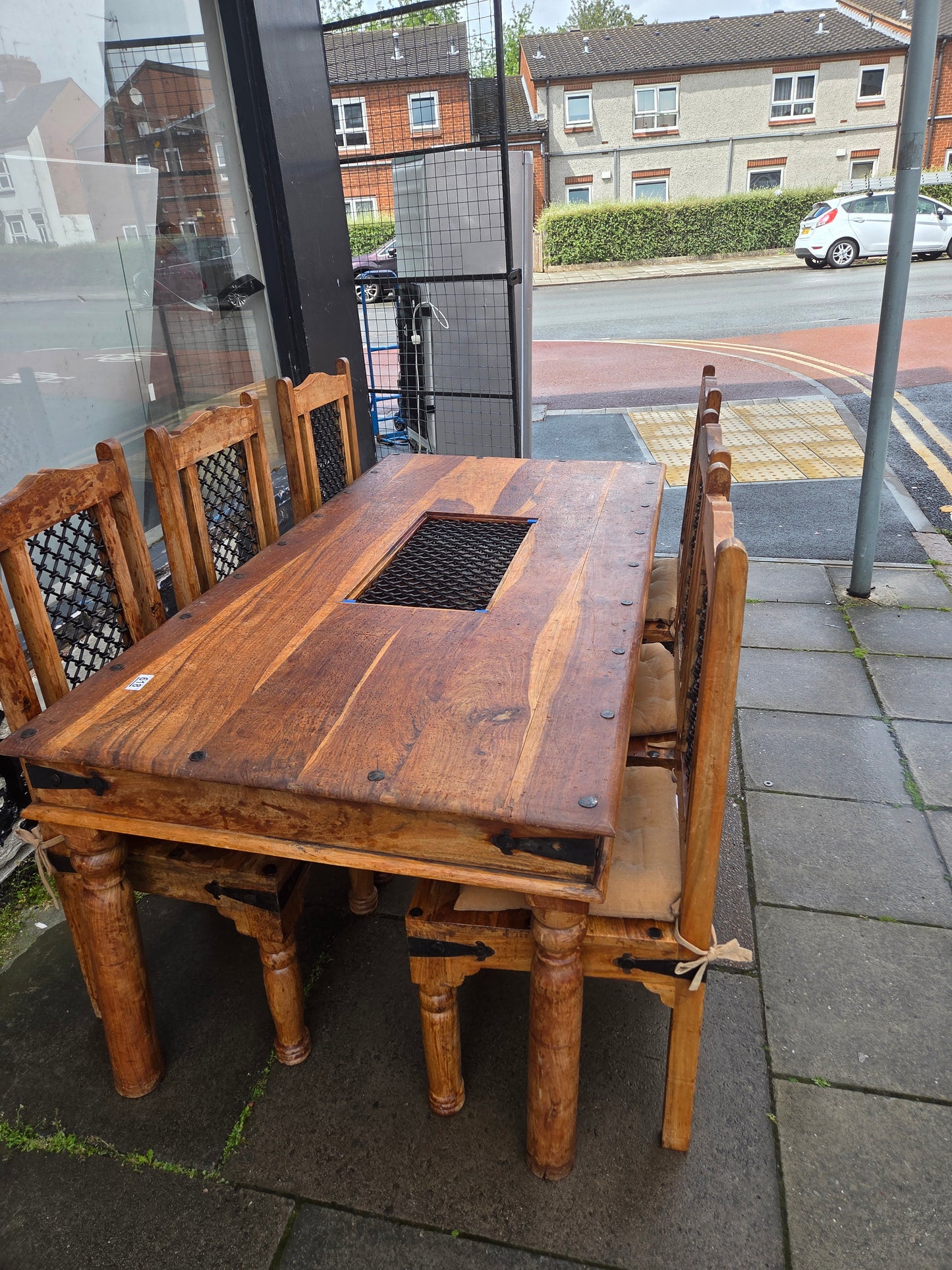 Dining table and 6 chairs 🌟 Free delivery in Leicester 🌟