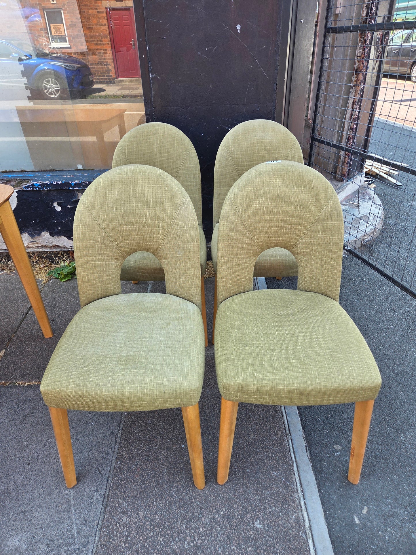 Dining table and 4 chairs 🌟 Free delivery in Leicester 🌟