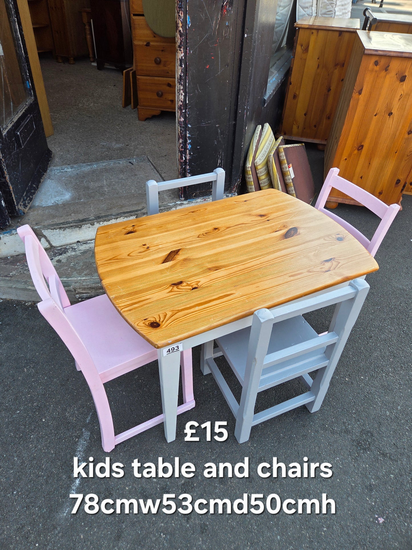 Kids table and chairs 🌟 Free delivery in Leicester 🌟