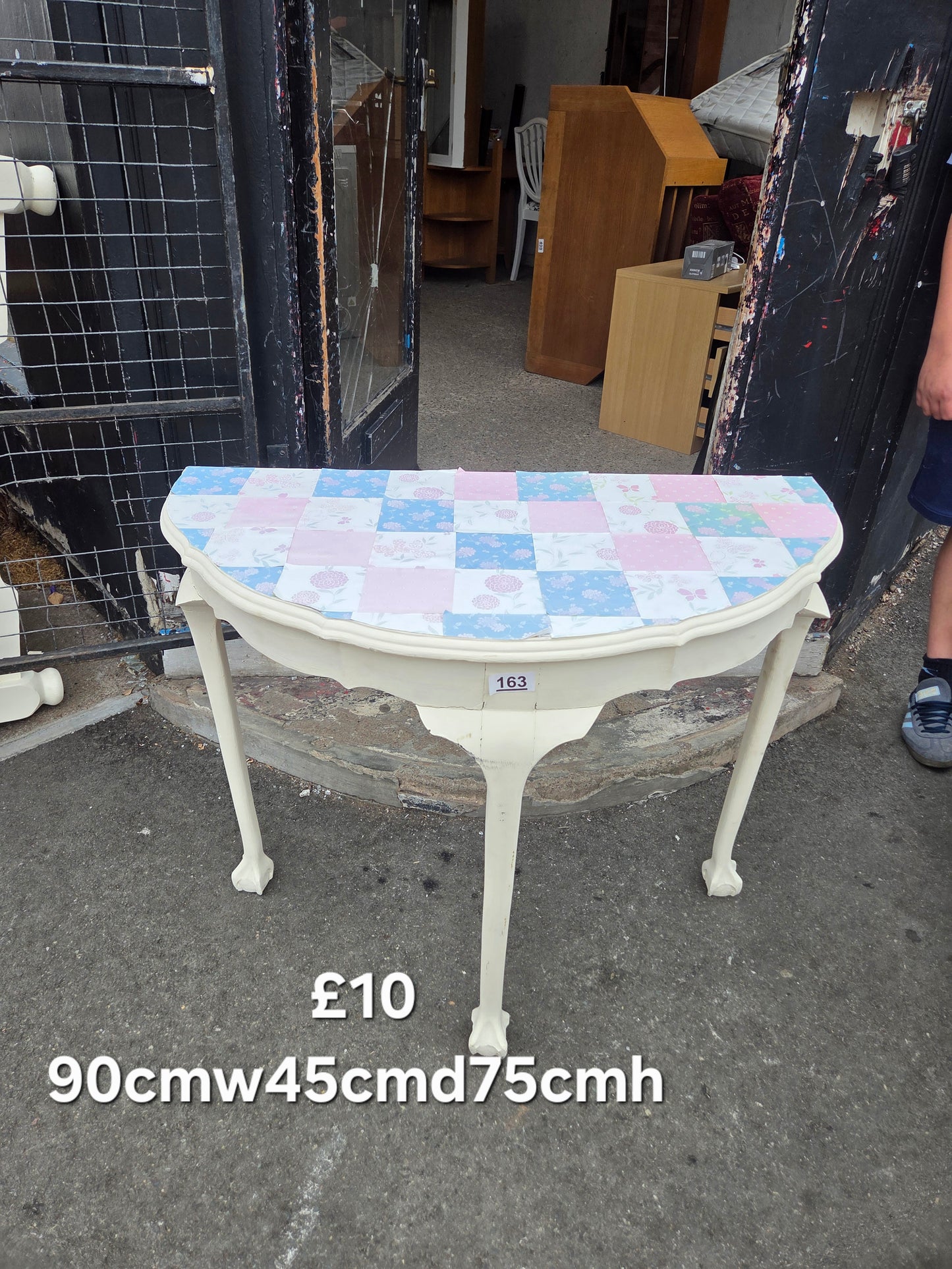 Half moon table 🌟 Free delivery in Leicester 🌟