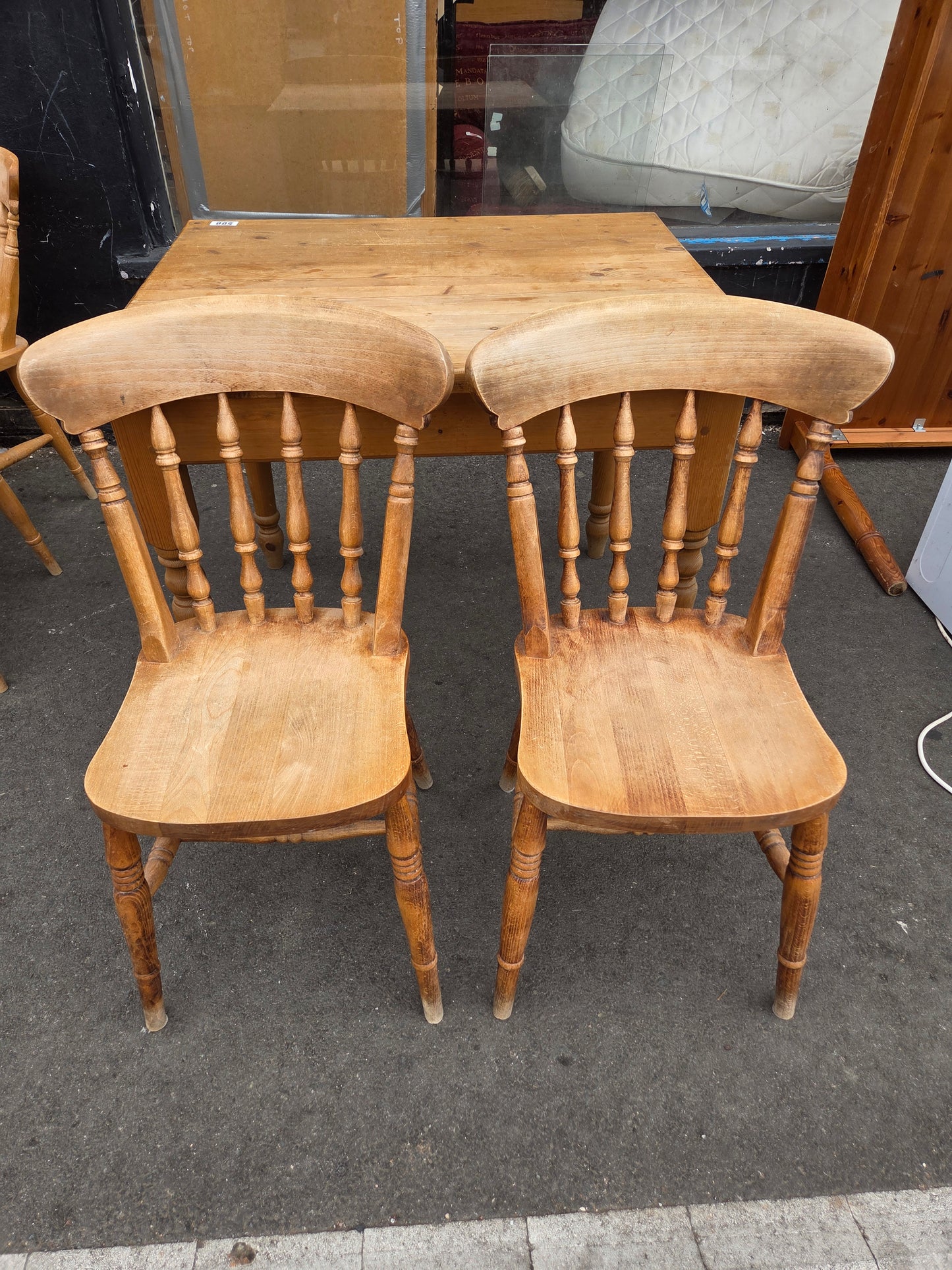 Dining table and 2 chairs 🌟 Free delivery in Leicester 🌟
