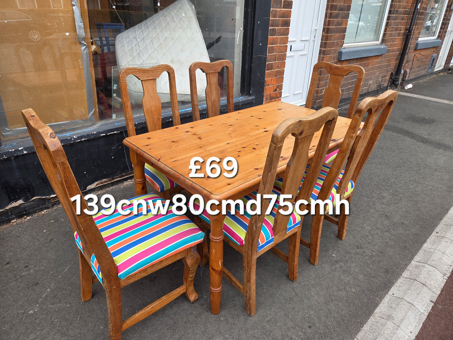 Dining table and 6 chairs 🌟 Free delivery in Leicester 🌟