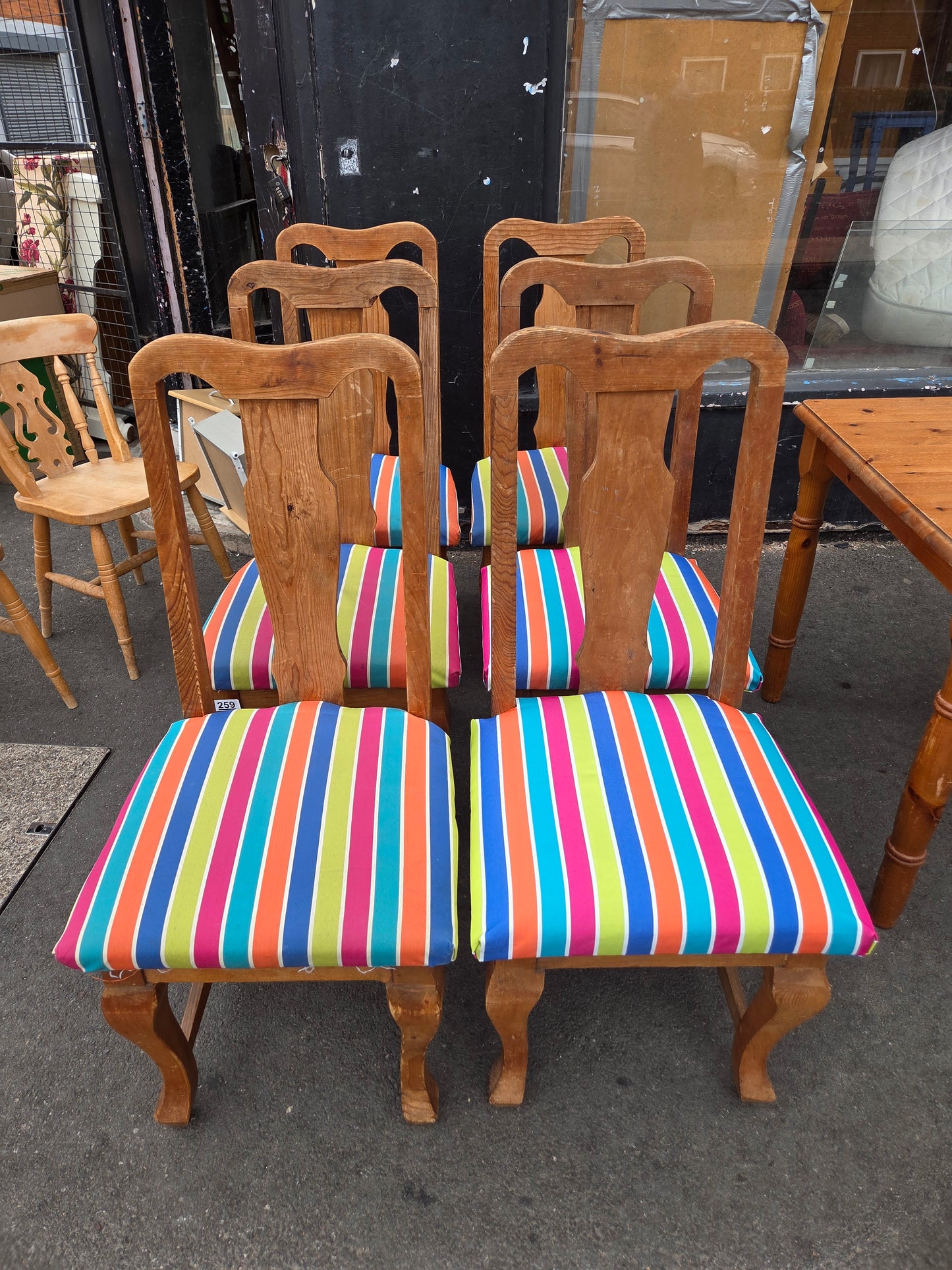 Dining table and 6 chairs 🌟 Free delivery in Leicester 🌟
