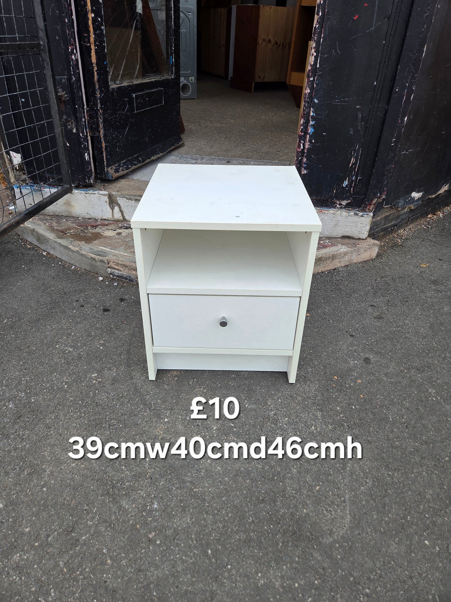 Bedside table 🌟 Free delivery in Leicester 🌟