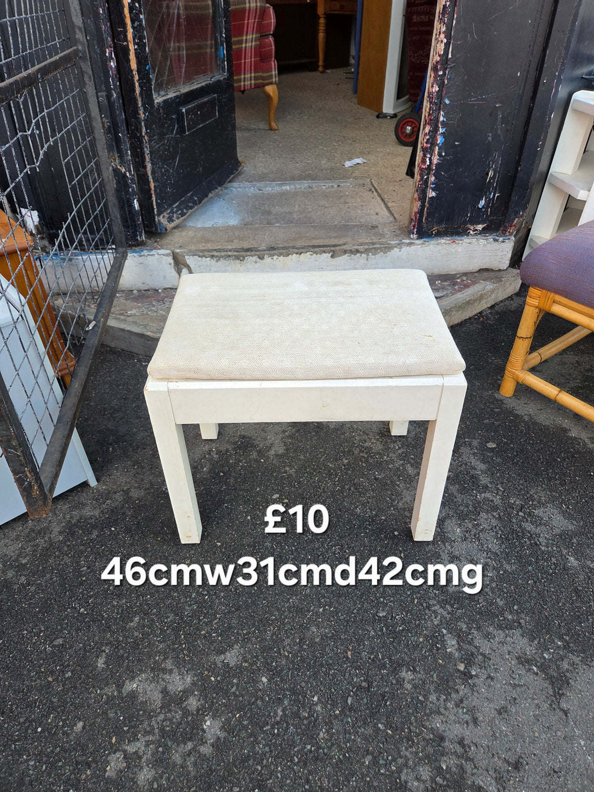 Stool Free Delivery in Leicester