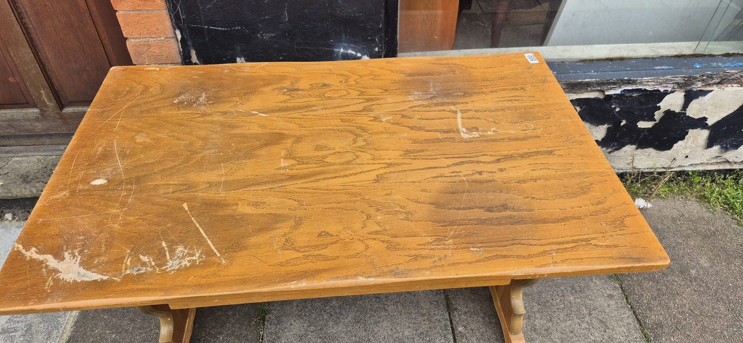 Dining table needs a paint 🌟 Free delivery in Leicester 🌟