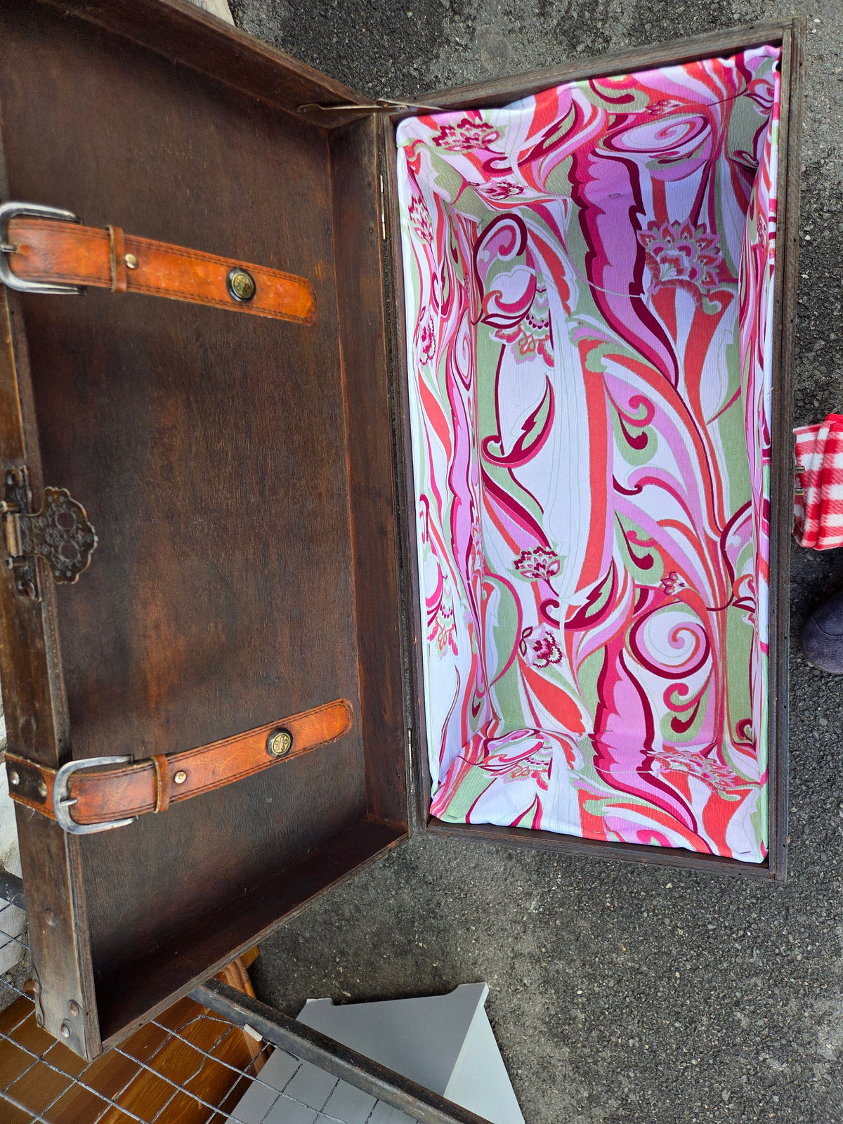 Wooden chest Free Delivery in Leicester