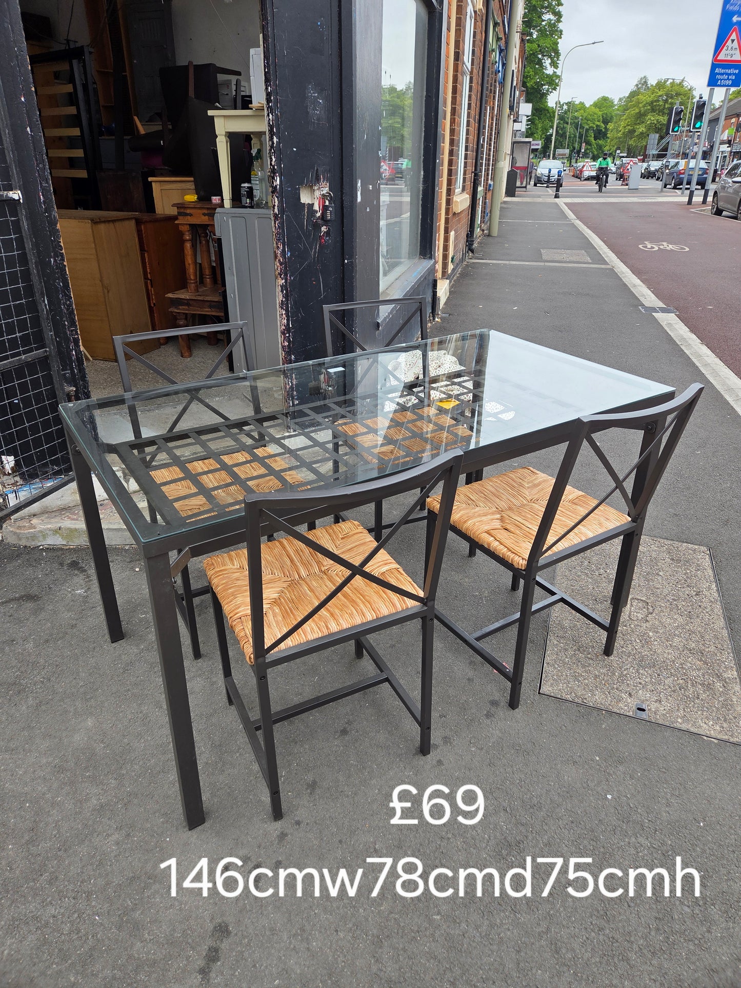 Dining table and 4 chairs 🌟 Free delivery in Leicester 🌟