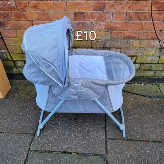 Moses basket 🌟 Free delivery in Leicester 🌟